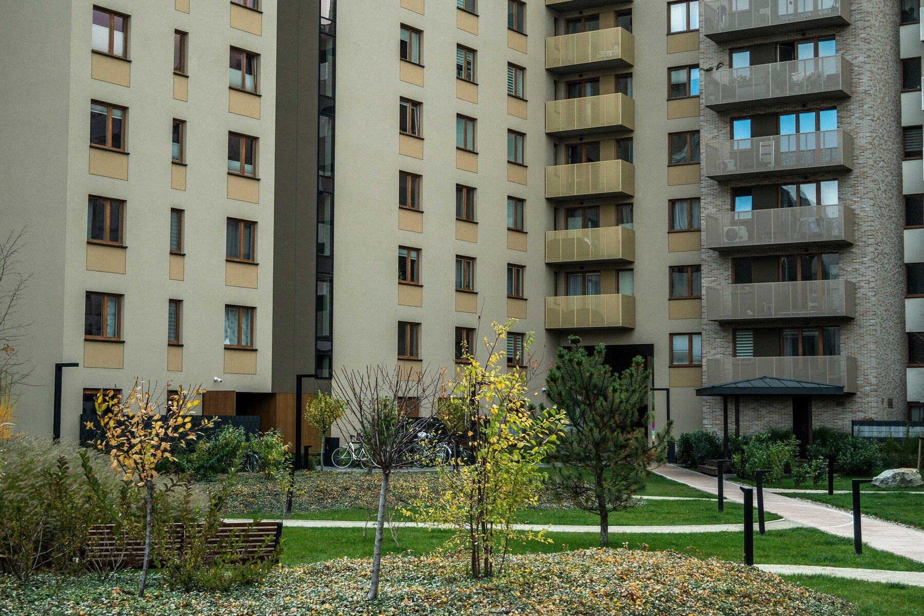 Landscaped residential courtyard reference.